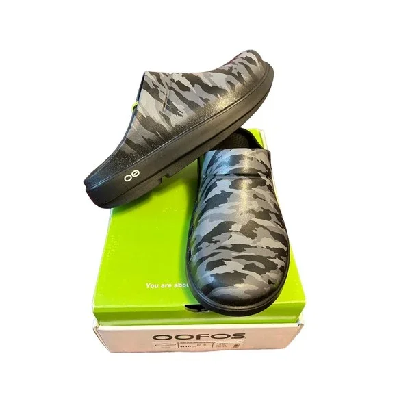 oofos camo clogs